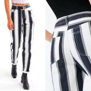 🦋 URBAN OUTFITTERS BDG Black White Stripe Crop Mom Jeans 25 Beetlejuice Casual